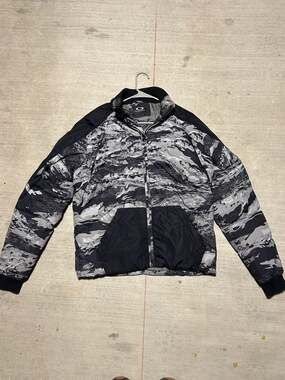 GRAIL Y2k Oakley Men's Size M Gray Black Camo Puffer Jacket